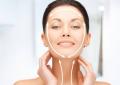 Metoder för ansiktsföryngring som utövas i salonger, kliniker och hemma